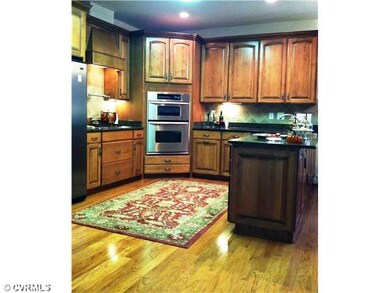 Kitchen - Gourmet kitchen w/granite, stainless ste