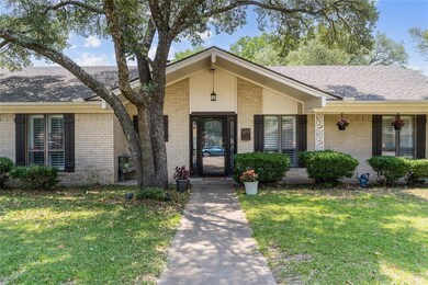 1241 Wedgewood Dr, Cleburne, TX 76033 - photo 2