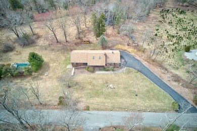 15 Quissett Rd, Mendon, MA 01756 - photo 2
