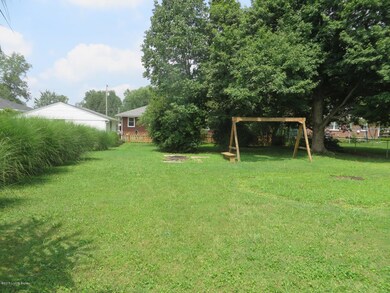 9202 Hudson Ln, Louisville, KY 40291 - photo 3