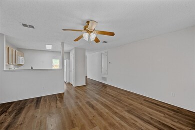 9200 Seven Oaks Ln, Denton, TX 76210 - photo 4