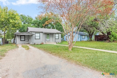 960 E Mountain St, Seguin, TX 78155 - photo 3