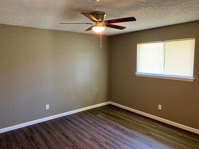 5106 Woodville Ln, Pearland, TX 77584 - photo 6