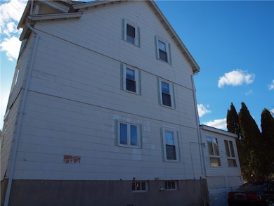 38 Vine St, Woonsocket, RI 02895 - photo 5