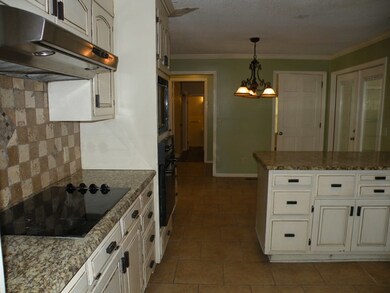 2003 Pine Forest Dr, Douglas, GA 31533 - photo 2