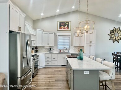 1744 Yellowstone Cir, Dickinson, ND 58601 - photo 4