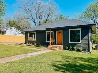 609 W Lake St, Ennis, TX 75119 - photo 2