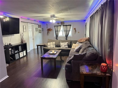 725 W 3rd St, Pittsburg, KS 66762 - photo 3