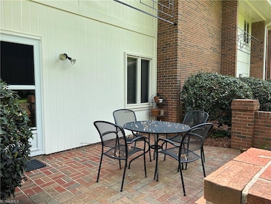 3 Fountain View Cir unit B, Greensboro, NC 27405 - photo 5