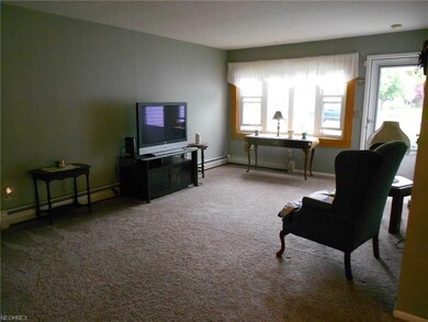 Front Entry/LivingRoom! Newer Carpet Thoughout!