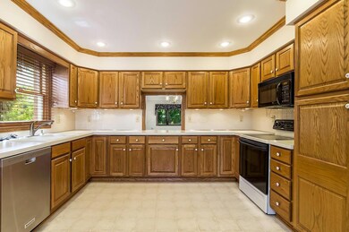 Kitchen not showing movable island