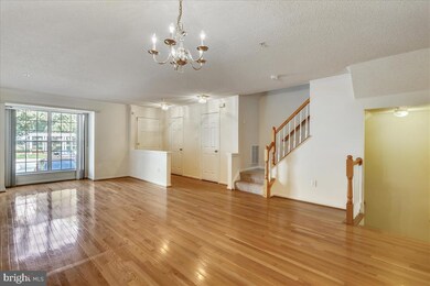 8 Cottage Field Ct, Germantown, MD 20874 - photo 3