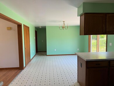 S-526 dining area