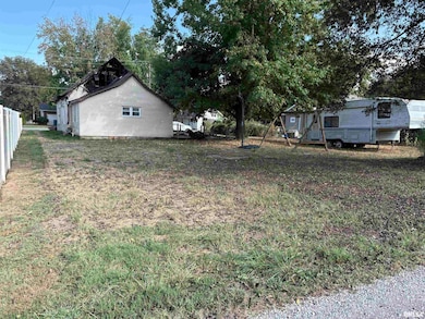 405 S Snider St, Christopher, IL 62822 - photo 5