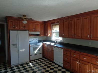 8211 N Henpeck Rd, Quinton, VA 23141 - photo 5