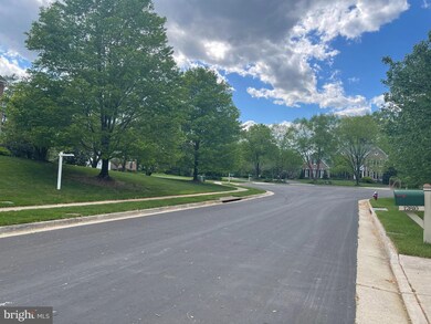 12809 Holly Grove Ct, Fairfax, VA 22033 - photo 3