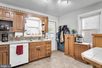 227 Locust St, New Holland, PA 17557 - photo 7