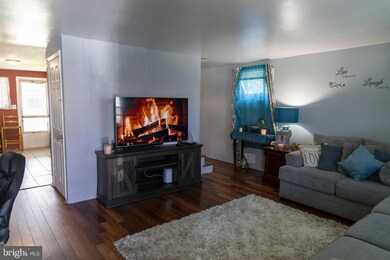 944 Kayden Ln, Essex, MD 21221 - photo 4