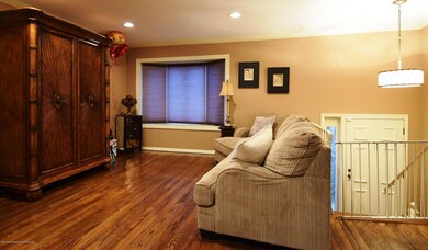 (3) Living Room