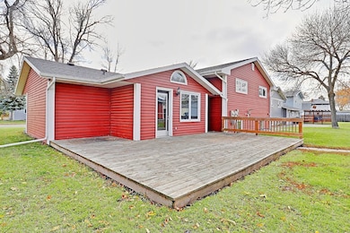 207 10th St NW, Devils Lake, ND 58301 - photo 2