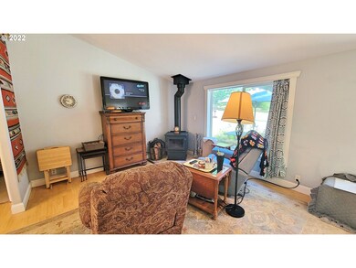 40180 Log Creek Rd, Marcola, OR 97454 - photo 2