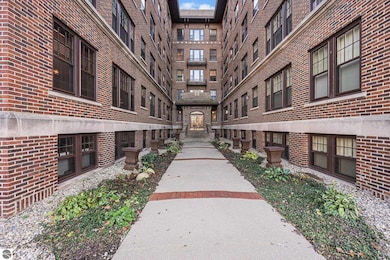 Marlborough unit 105, Kalamazoo, MI 49007 - photo 2