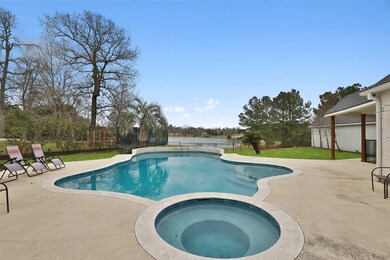 8543 Crown Lake Ct, Montgomery, TX 77316 - photo 2