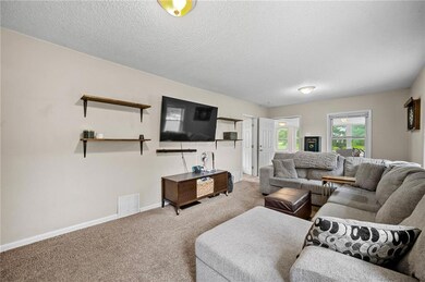 3269 E Douglas Ave, Des Moines, IA 50317 - photo 5