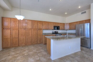 21647N74thWay008