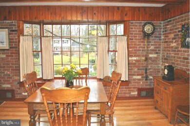 9114 Hamilton Dr, Fairfax, VA 22031 - photo 5