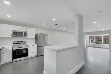 868 Worcester B Ln unit B, Lake Worth, FL 33467 - photo 5