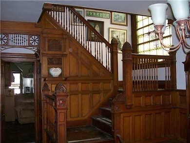 Foyer. Upon entering the formal foyer you won t kn