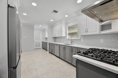 1126 Curtin St, Houston, TX 77018 - photo 7