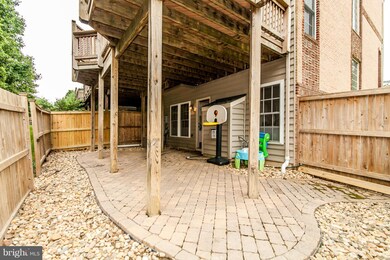 12404 Meadow Field Dr, Fairfax, VA 22033 - photo 7