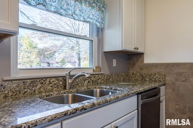 5638 Quercus Ln, Davenport, IA 52806 - photo 7