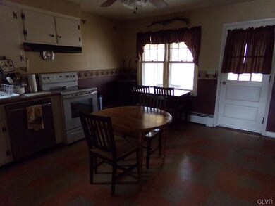 12 Oak Grove Rd, Pine Grove, PA 17963 - photo 5