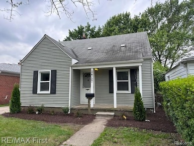 24707 Saxony Ave, Eastpointe, MI 48021 - photo 4