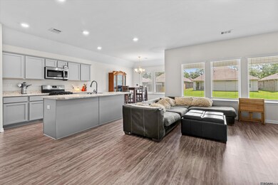 28448 Longfellow Ln, Albany, LA 70711 - photo 3