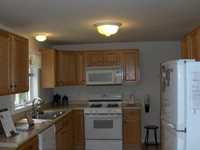 15 Amanda Dr, Hudson, NH 03051 - photo 4