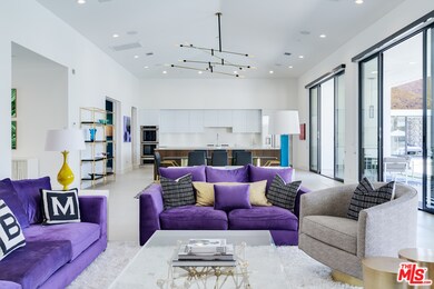OPEN CONCEPT LIVING AREA