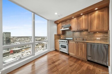 5 Renaissance Square unit 21E, White Plains, NY 10601 - photo 5