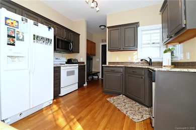 516 Riverglen Dr NW, Concord, NC 28027 - photo 5