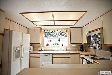 Original kitchen, you can upgraded to your persona