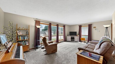 312 Pinecrest Ct SW, Pine Island, MN 55963 - photo 4