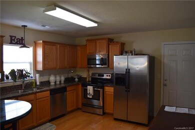 Large Kitchen with GRANITE and stainless steel!!!!