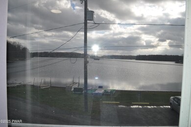 25 Lizzy Ln unit 2nd floor, Waymart, PA 18472 - photo 6