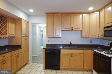 1631 Parkcrest Cir unit 100, Reston, VA 20190 - photo 7