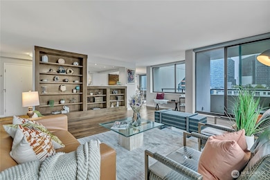 Royal Crest unit 2606, Seattle, WA 98121 - photo 4