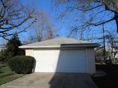 Parking Lot/Garage