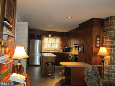 3019 Maple Ave, Reading, PA 19605 - photo 4